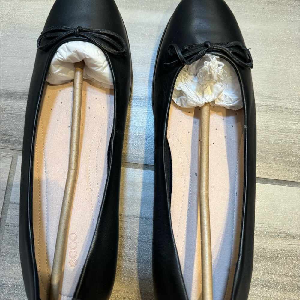 Ecco woman’s black flat brand new